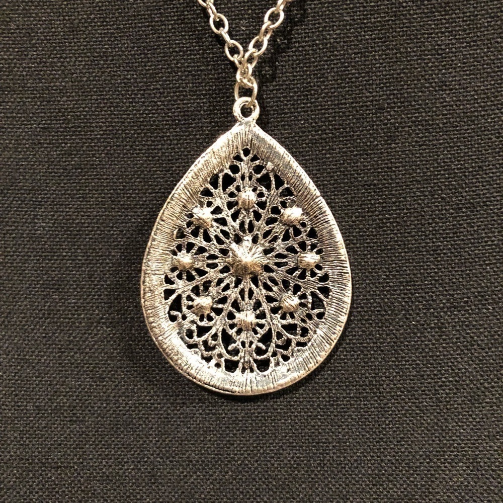 GARNET Necklace - Picture 7 of 7